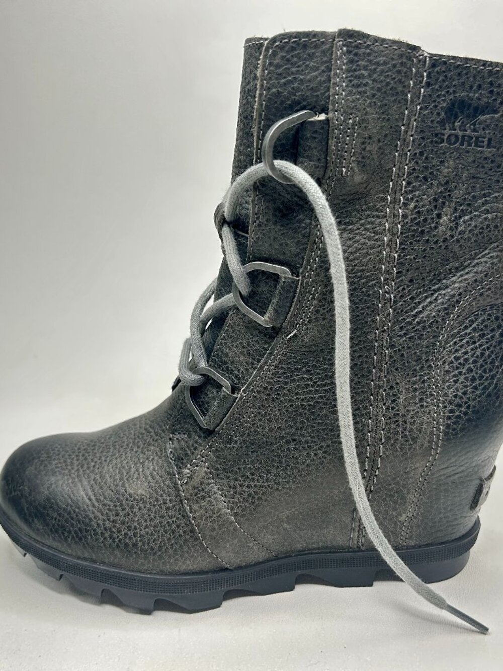 SOREL Joan of Arctic Wedge II Boots Textured Gray Leather Upper Size 7.5